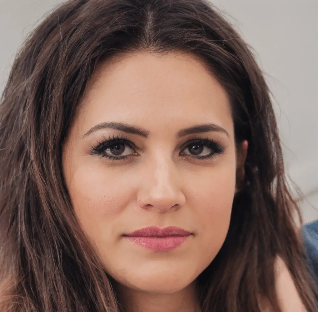 Portrait d'une femme au regard intense.